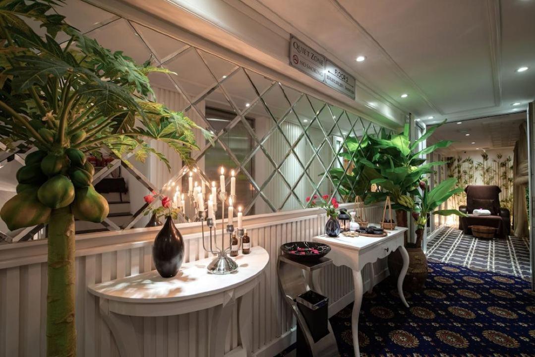 Le Petit & Rooftop Bar Khách sạn Hà Nội