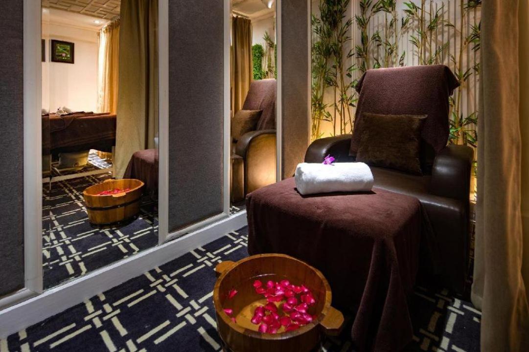 Le Petit & Rooftop Bar 4*